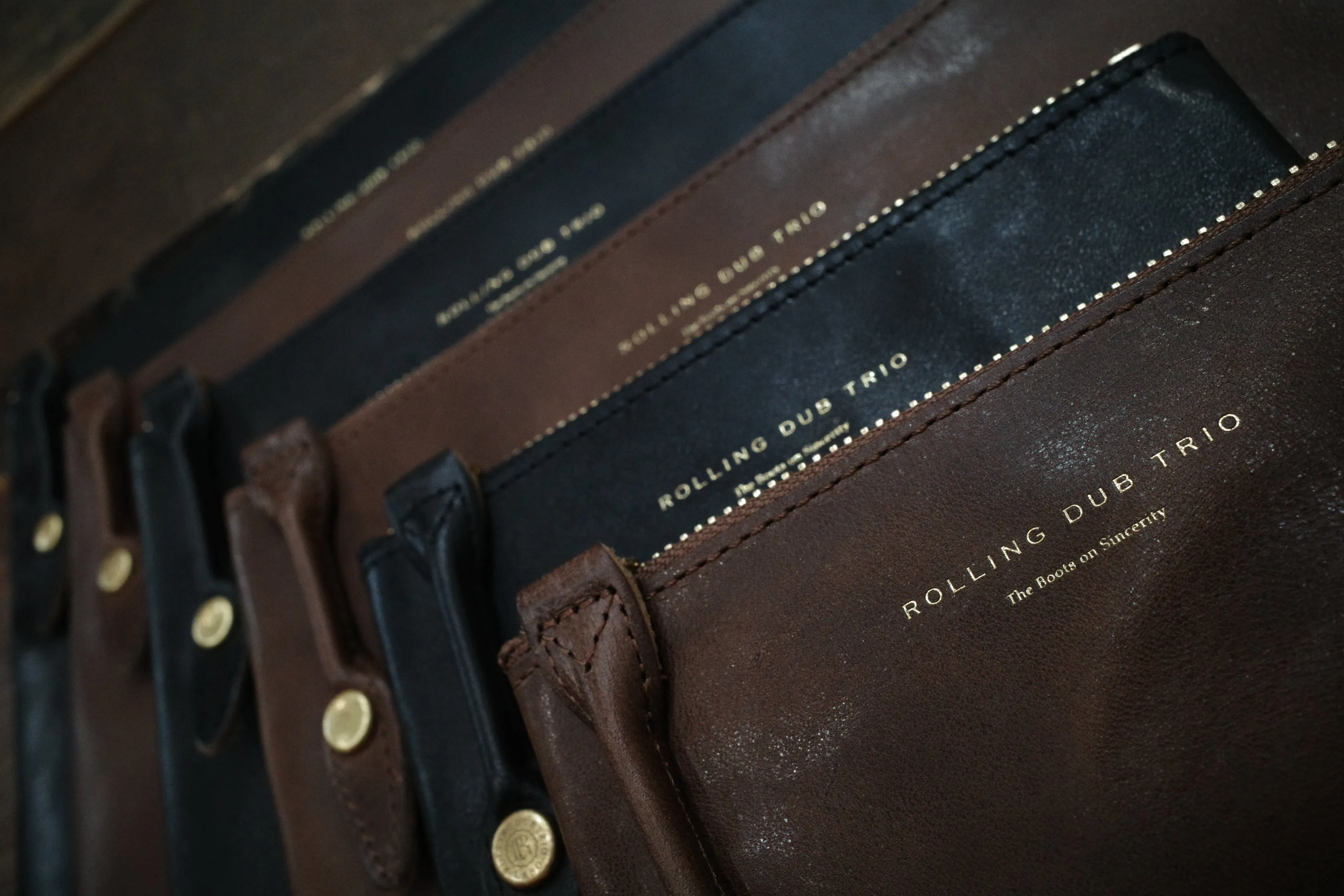 SQUARE ZIP & SNAP POUCH size S -BLACK LEATHER